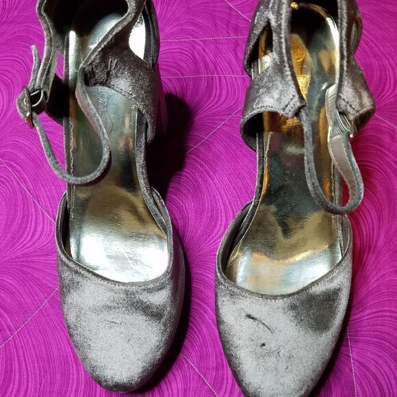 Hot Tomato velvet heels size 9.5 - Picture 2 of 7